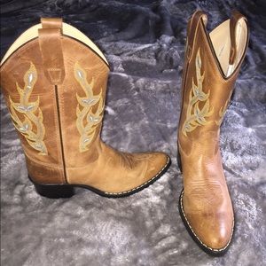 Old West girl’s leather boots